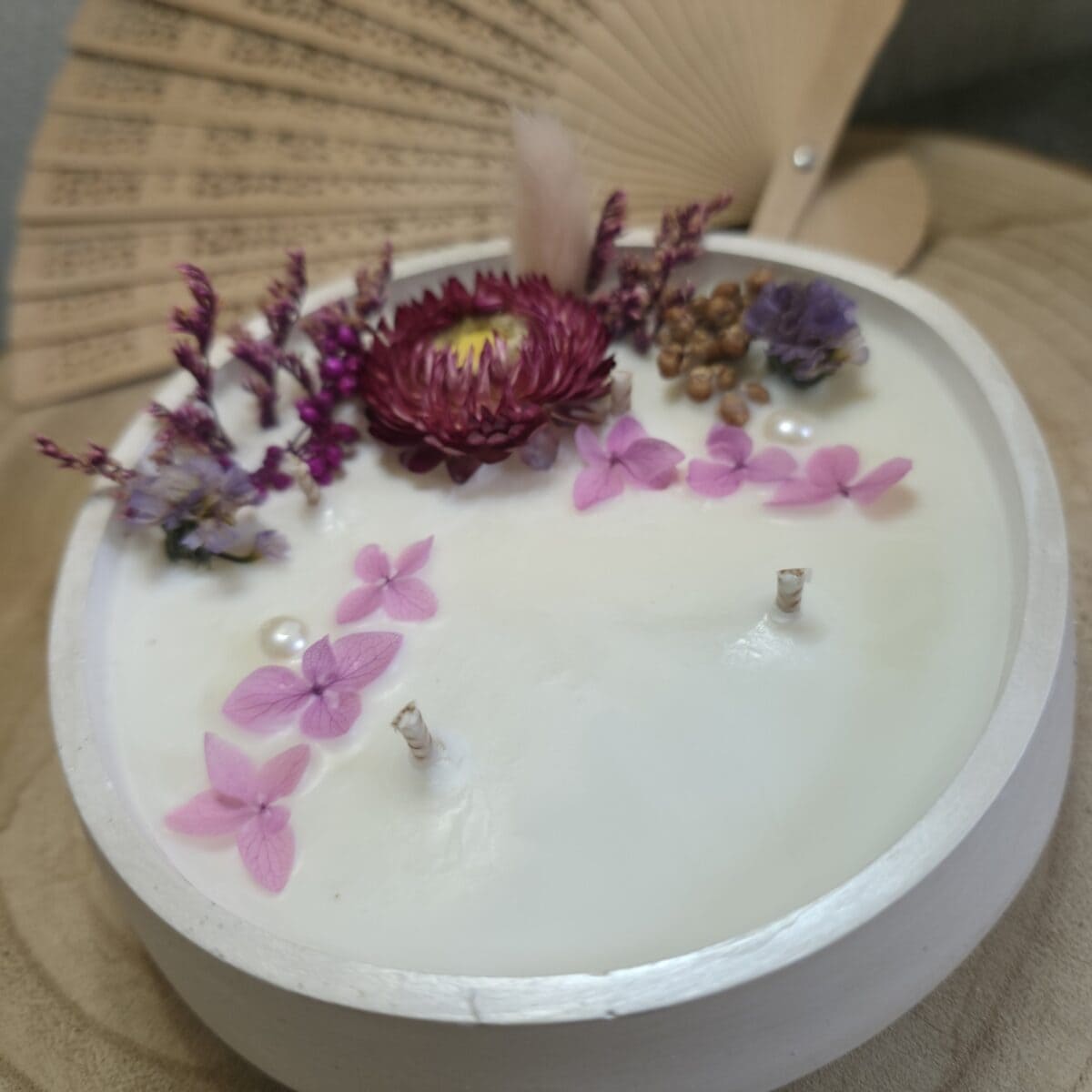 Bougie Bouquet de nacre – Contenant en Plâtre à Effet Perlé - Bougie artisanale Bougies Fleuries faite main en Sud-Gironde (3)
