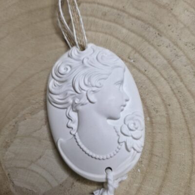 Suspension Parfumée en Plâtre « Le Camée d’Antan » – Charme d’un Secret d’Armoire - Bougie artisanale Parfum d'intérieur faite main en Sud-Gironde