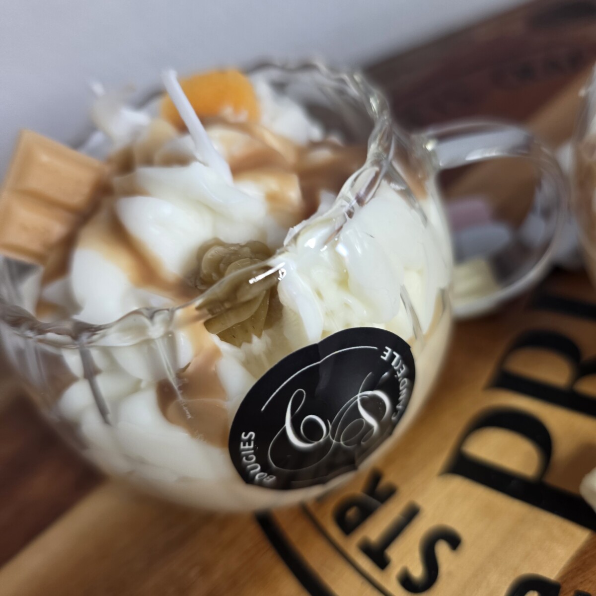 Bougie Mignardise Brioche, petite pâtisserie en cire