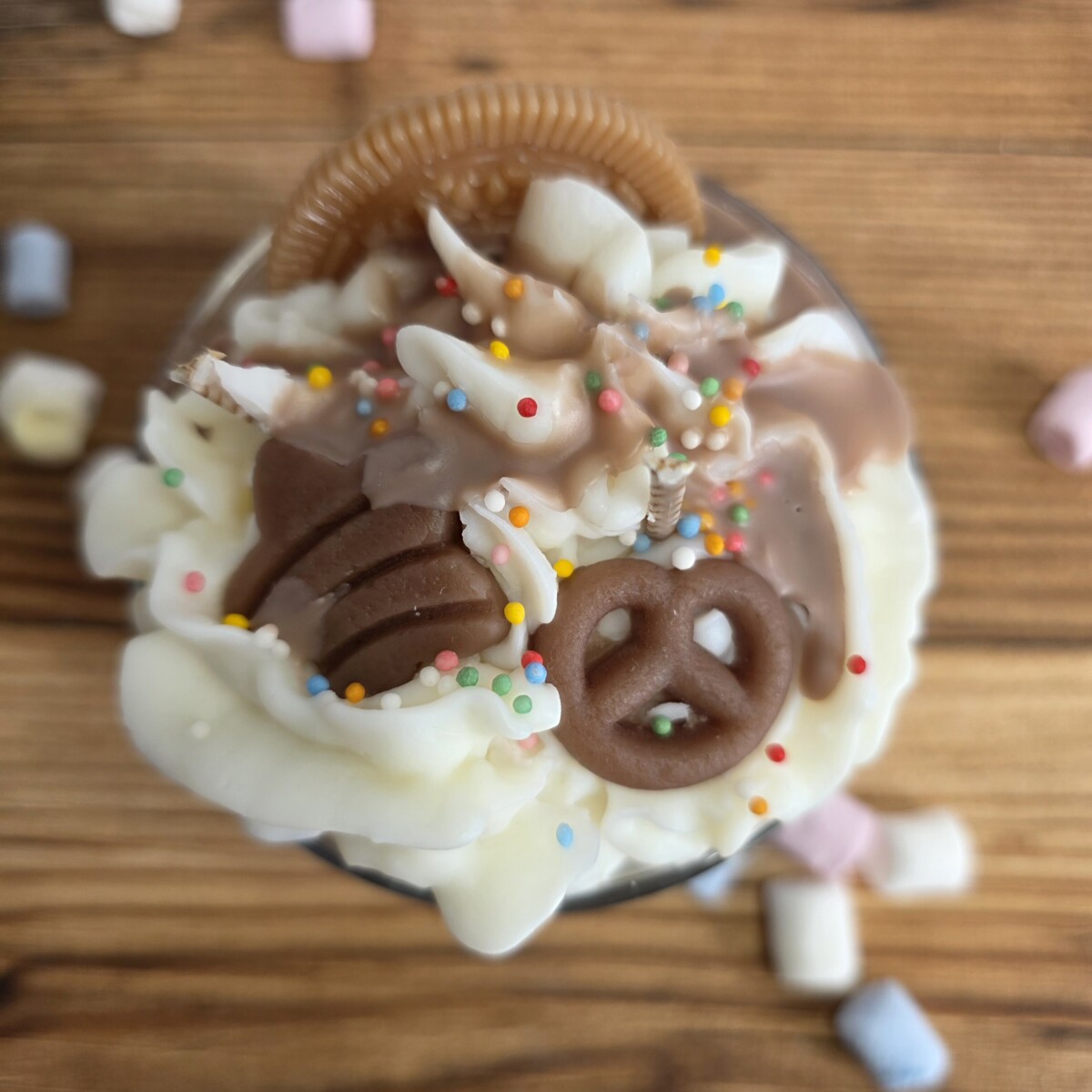 Bougie Cookie Gourmand, dessert chantilly et bretzel