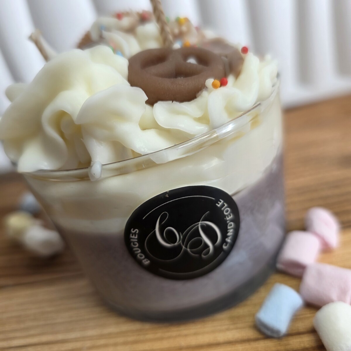 Bougie Cookie Gourmand, dessert chantilly et bretzel