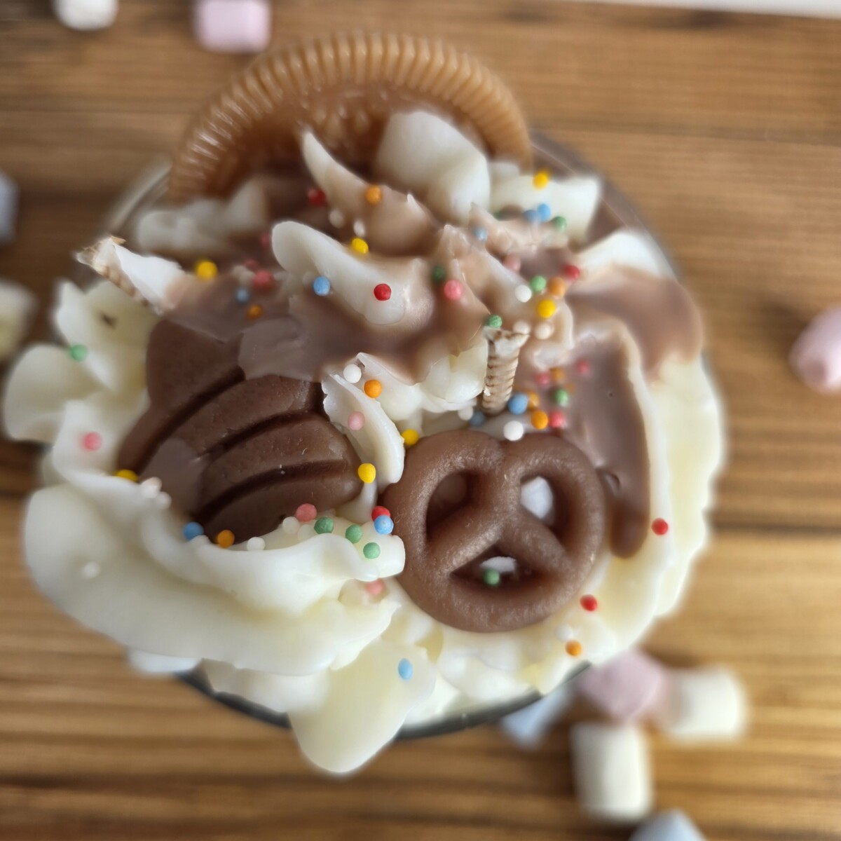 Bougie Cookie Gourmand, dessert chantilly et bretzel