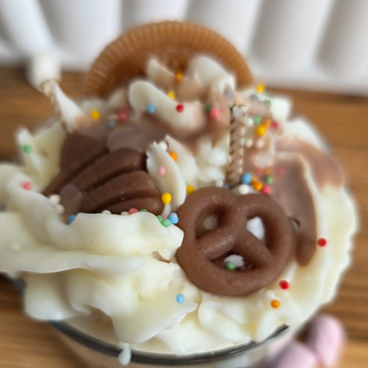 Bougie Cookie Gourmand, dessert chantilly et bretzel
