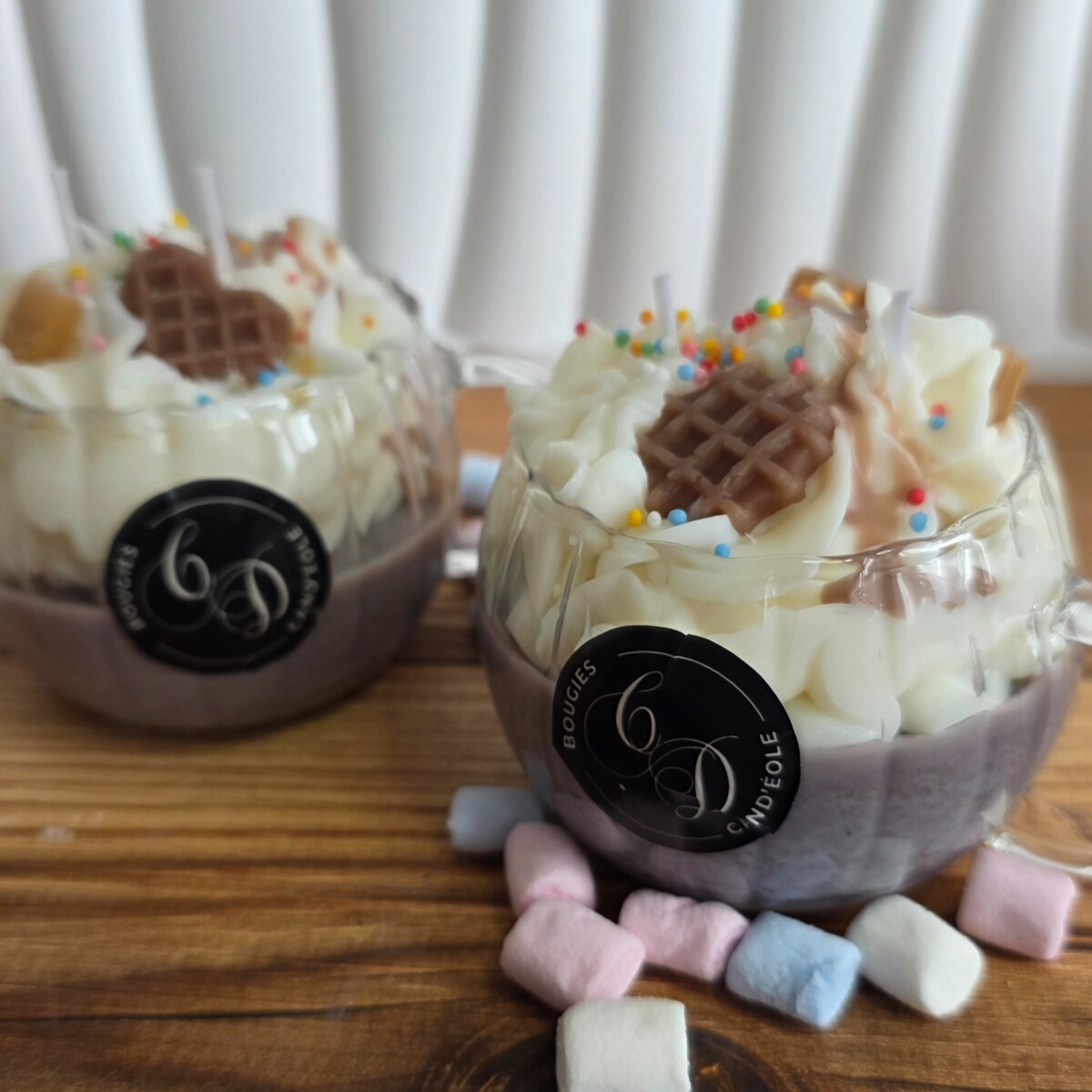 Bougie Mignardise Cookie, tasse chantilly et caramel