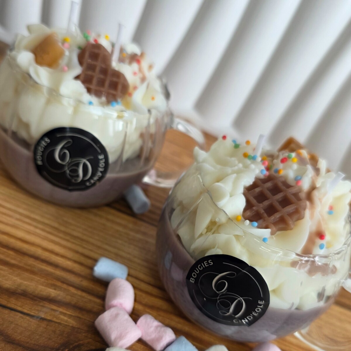 Bougie Mignardise Cookie, tasse chantilly et caramel