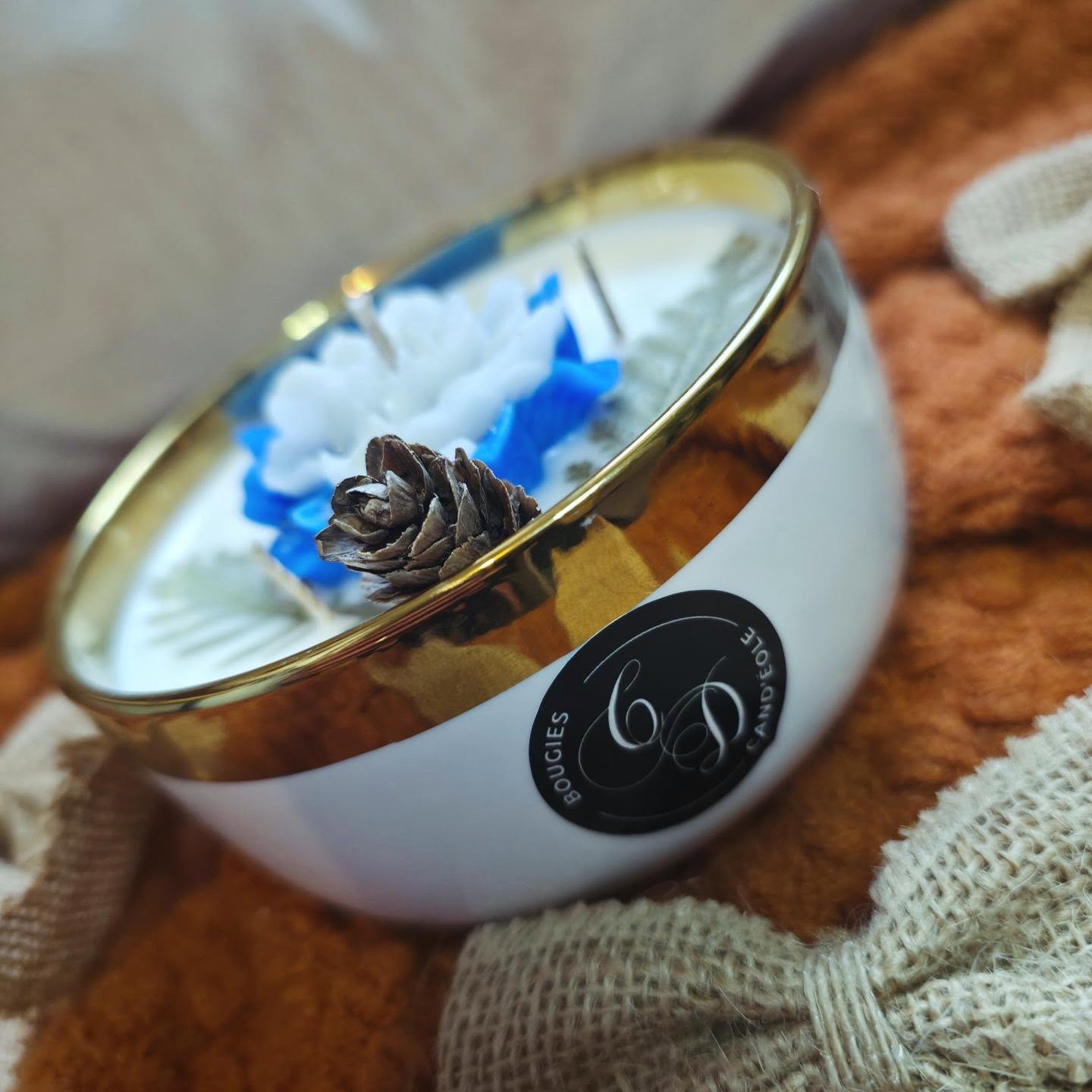 Bougie Givre Doré, fleur bleue et fougères séchées (3)