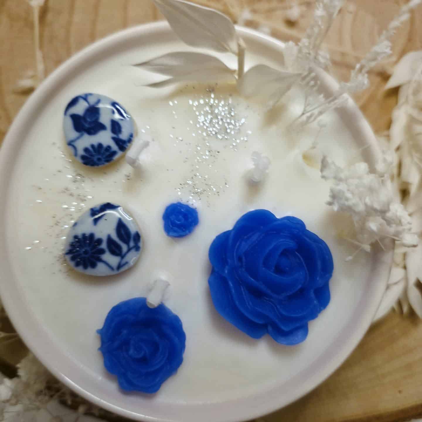 Le contraste du blanc pur et du bleu profond (4)